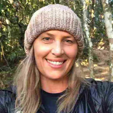 Menovelle Buyer : Linda S., 61, California